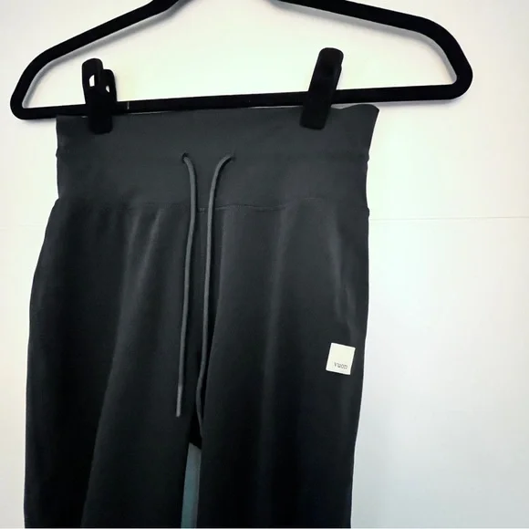 Like New Vuori Navy Leggings Jogger Style - Picture 1 of 4